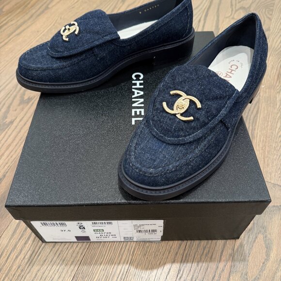 Chanel | Dark Blue Denim CC Turnlock Loafers | Size 37.5 - Picture 4 of 10